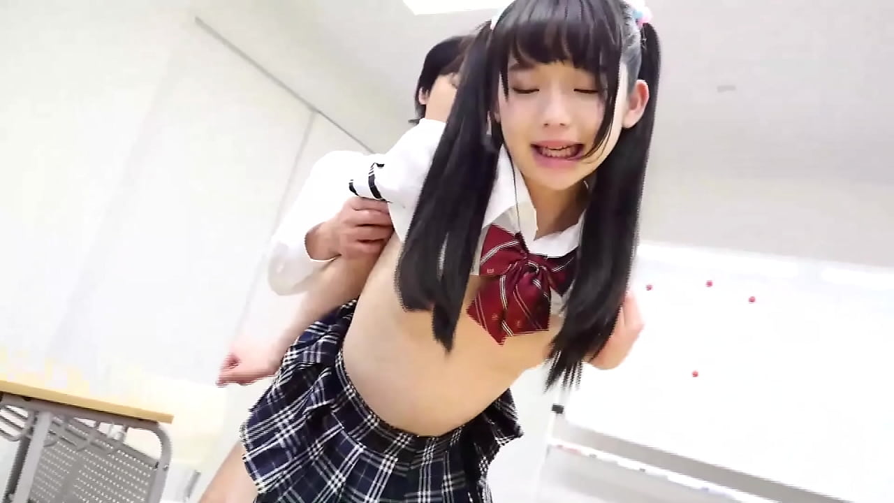 Bị em học sinh loli dâm đãng kích thích tột đỉnh Bị em học sinh loli dâm đãng kích thích tột đỉnh